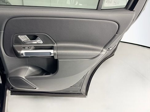 Used 2025 Mercedes-Benz GLB 250 image 25