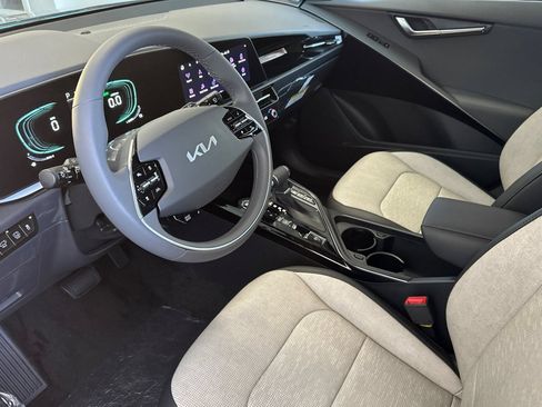 New 2026 Kia Niro FWD image 10