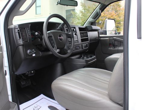 Used 2021 GMC Savana 3500 Extended w/ Power Convenience Package image 21