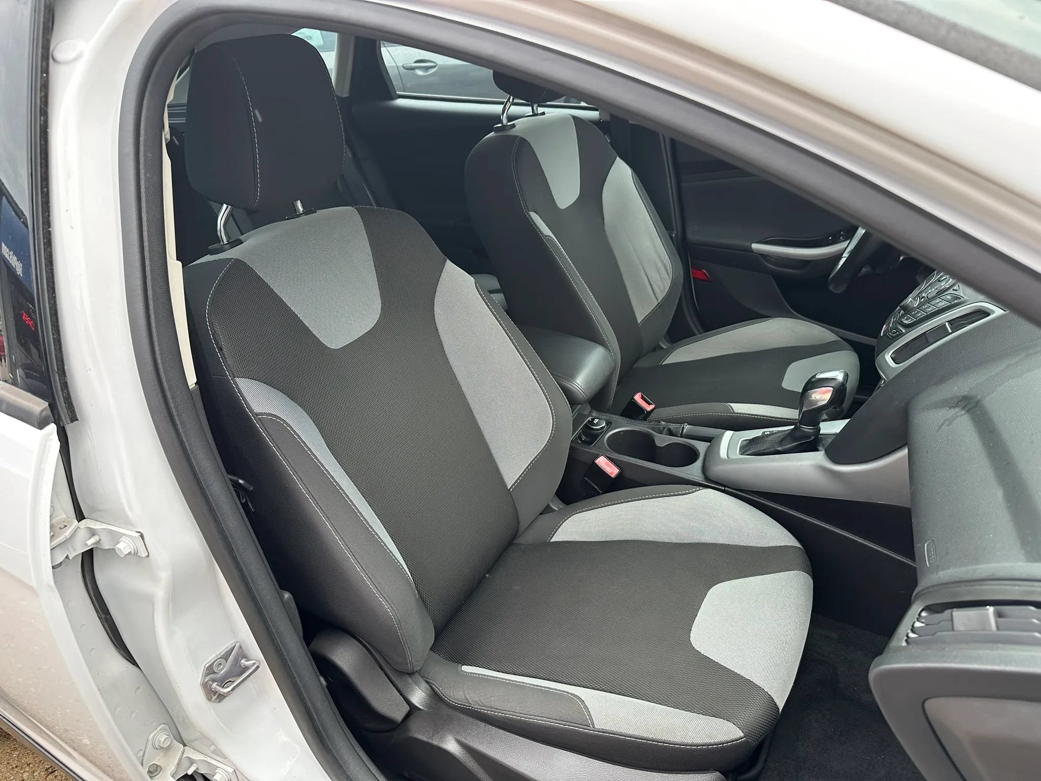 Used 2012 Ford Focus SE FWD image 11