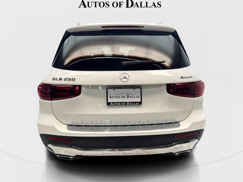 Used 2025 Mercedes-Benz GLB 250 4MATIC image 7