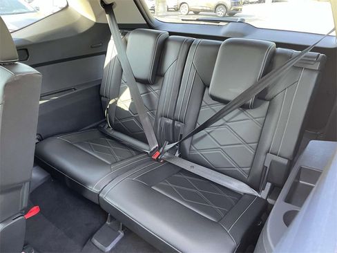 Used 2024 Volkswagen Atlas SE image 9