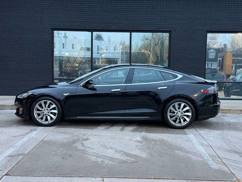 Used 2015 Tesla Model S 70D image 19