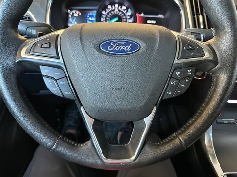 Used 2019 Ford Edge Titanium w/ Cold Weather Package AWD/4WD image 3