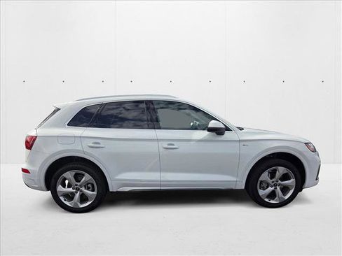 Certified 2025 Audi Q5 2.0T Premium Plus image 4
