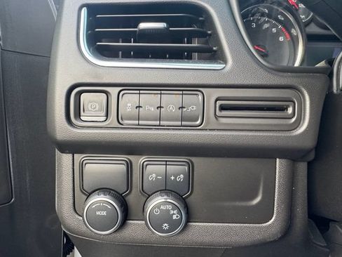 Used 2021 Chevrolet Suburban LT w/ Rear Media and Nav Package RWD image 19