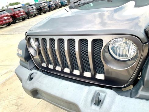 Used 2018 Jeep Wrangler Sport AWD/4WD image 2