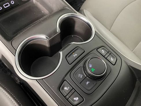 Certified 2022 GMC Terrain SLT w/ Infotainment Package II FWD image 9