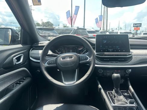 Used 2024 Jeep Compass Latitude AWD/4WD image 16