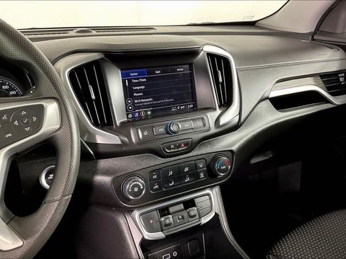 Used 2024 GMC Terrain SLE image 9