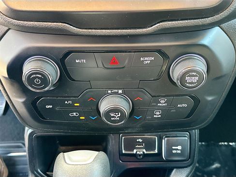 Used 2019 Jeep Renegade Altitude w/ Quick Order Package 2XM FWD image 15