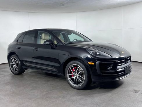 Certified 2024 Porsche Macan S AWD/4WD image 9