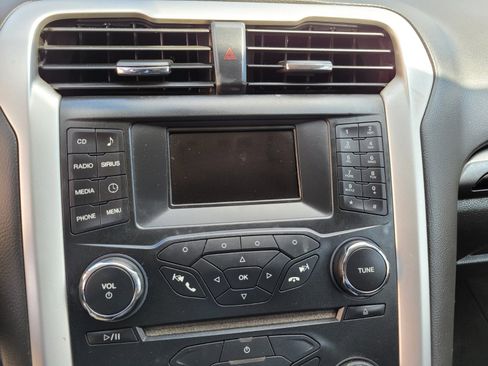 Used 2013 Ford Fusion SE image 24