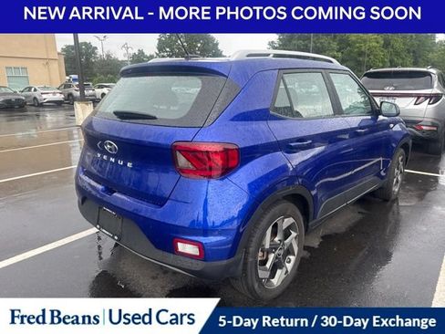 Used 2023 Hyundai Venue Limited w/ Cargo Package FWD image 3