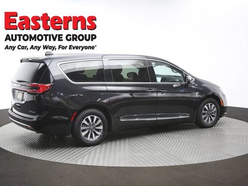 Used 2023 Chrysler Pacifica Limited FWD image 46