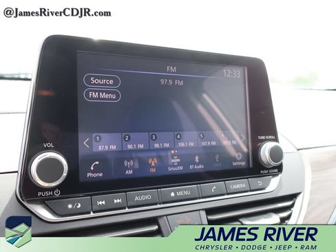 Used 2025 Nissan Altima 2.5 SV FWD image 32
