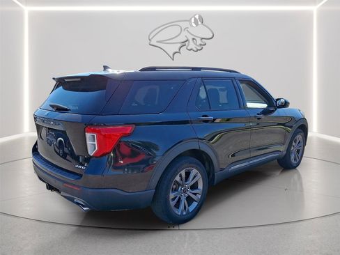Used 2022 Ford Explorer XLT w/ Equipment Group 202A AWD/4WD image 5