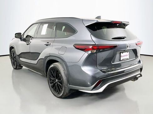 Used 2025 Toyota Highlander Limited AWD/4WD image 9