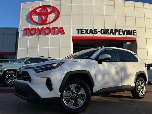 Used 2025 Toyota RAV4 XLE image 2