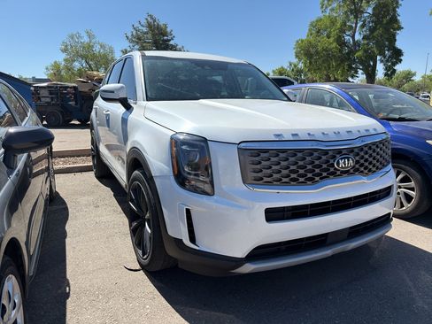Used 2020 Kia Telluride LX FWD image 3