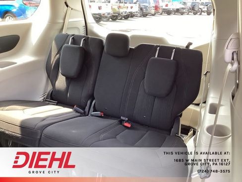 Used 2019 Chrysler Pacifica Touring Plus w/ Cold Weather Group FWD image 14
