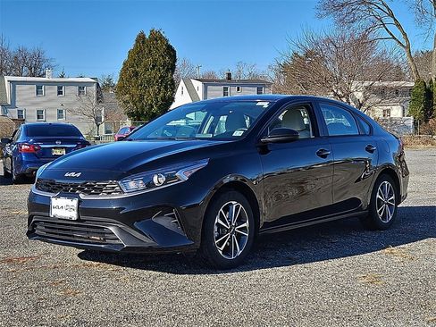 Certified 2023 Kia Forte LXS image 3
