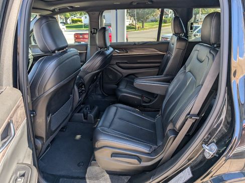 Used 2024 Jeep Grand Cherokee L Limited w/ Luxury Tech Group II AWD/4WD image 13