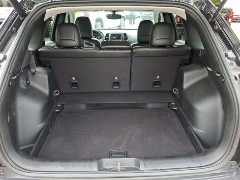 Used 2019 Jeep Cherokee Latitude Plus w/ Comfort/Convenience Group FWD image 23
