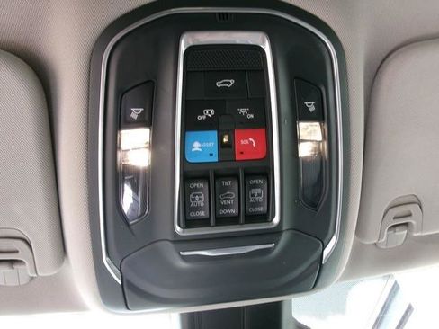 Used 2022 Jeep Wagoneer Series II w/ Premium Group I AWD/4WD image 15