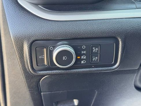 Used 2022 Ford Explorer XLT w/ Equipment Group 202A AWD/4WD image 17