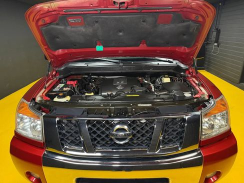 Used 2014 Nissan Titan SV w/ SV Premium Utility Package image 39