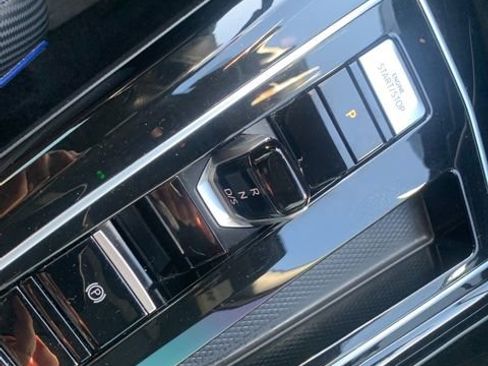 Used 2023 Volkswagen Golf R image 13