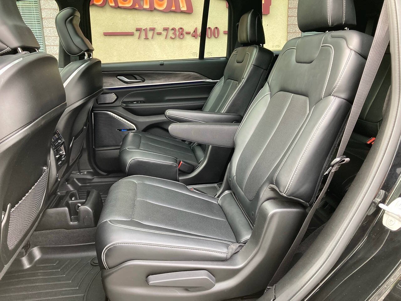 Used 2021 Jeep Grand Cherokee L Overland w/ Luxury Tech Group IV AWD/4WD image 10