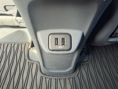 Used 2019 Chevrolet Bolt Premier w/ Infotainment Package image 42