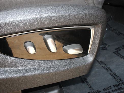 Used 2016 Cadillac Escalade ESV Luxury image 28