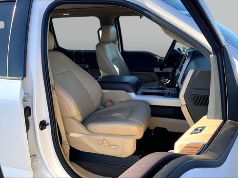 Used 2018 Ford F150 Lariat w/ Equipment Group 502A Luxury AWD/4WD image 9