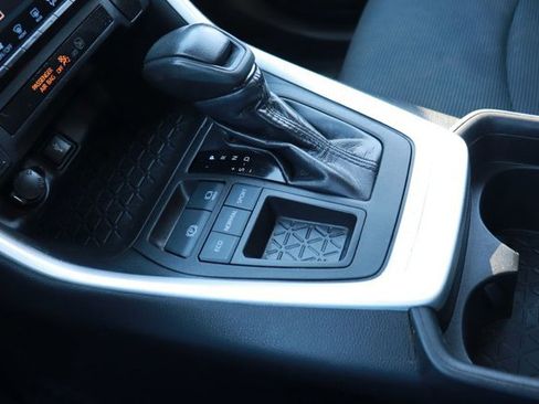 Used 2021 Toyota RAV4 LE image 20