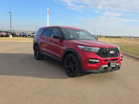 Used 2022 Ford Explorer ST w/ ST Street Pack image 4