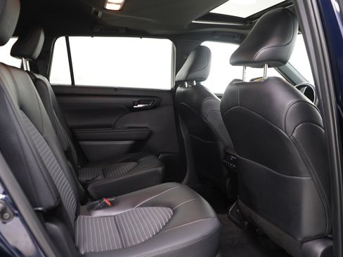 Used 2025 Toyota Highlander XSE AWD/4WD image 14