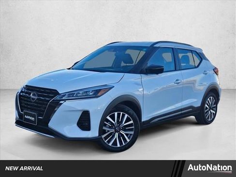 Used 2024 Nissan Kicks SR image 1