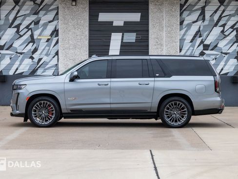 Used 2023 Cadillac Escalade ESV V image 7