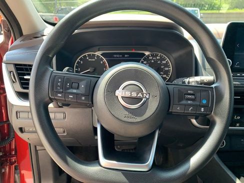 Used 2023 Nissan Rogue SV image 25