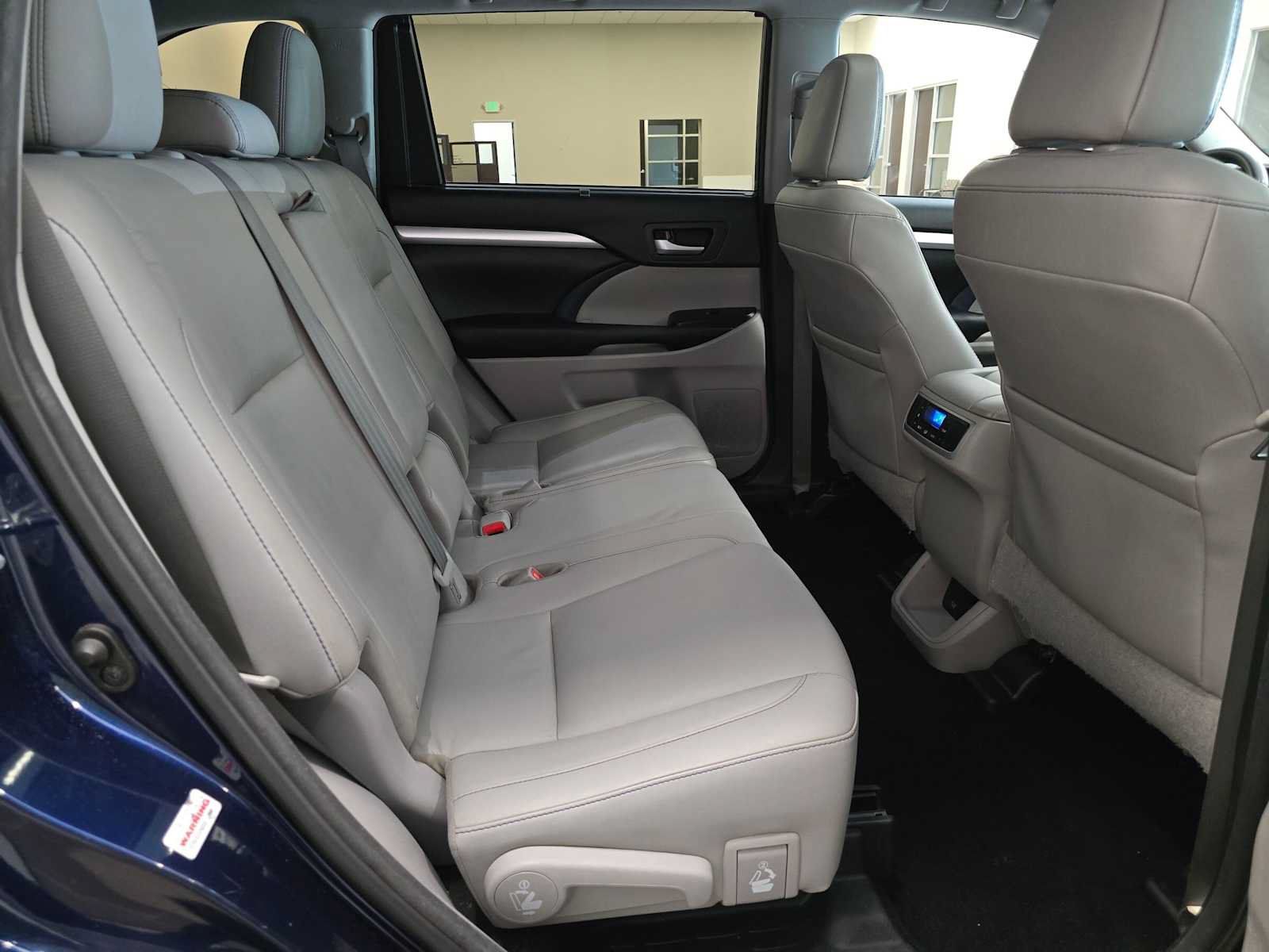Used 2016 Toyota Highlander XLE AWD/4WD image 27