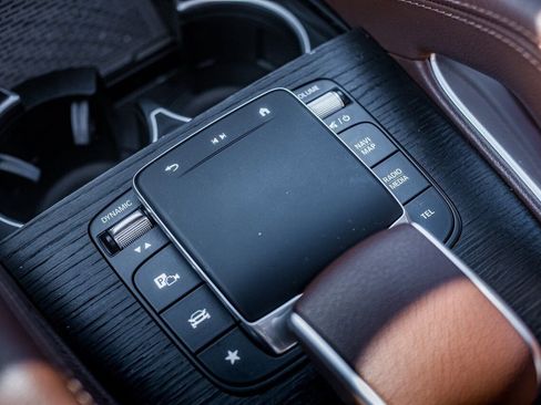 Used 2024 Mercedes-Benz GLE 350 4MATIC image 32