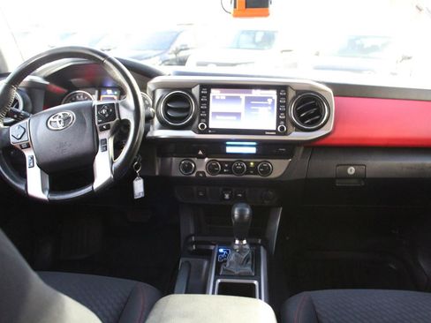 Used 2021 Toyota Tacoma SR5 AWD/4WD image 13