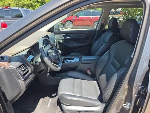 Used 2023 Nissan Rogue SV w/ SV Premium B Package FWD image 11