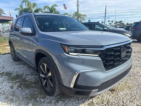 Used 2024 Honda Pilot Touring image 3