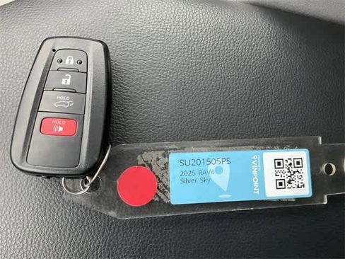 Used 2025 Toyota RAV4 XLE image 28