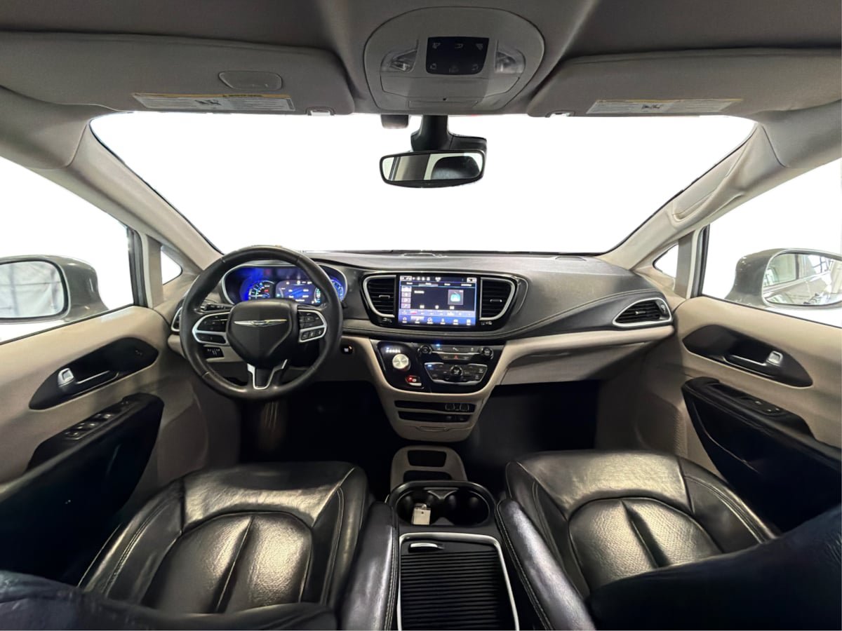 Used 2022 Chrysler Pacifica Touring-L FWD image 27