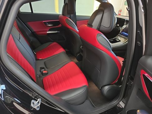 Used 2024 Mercedes-Benz GLC 300 4MATIC image 12